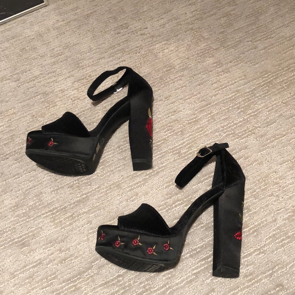 Y2k vintage Chinese Laundry heels NWOT